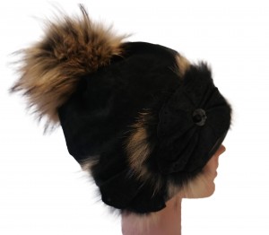 Eine schöne Wintermütze Designer-qualität aus echtem Veloursleder (schwarz) mit Bommel und Seitenschmuckelement.